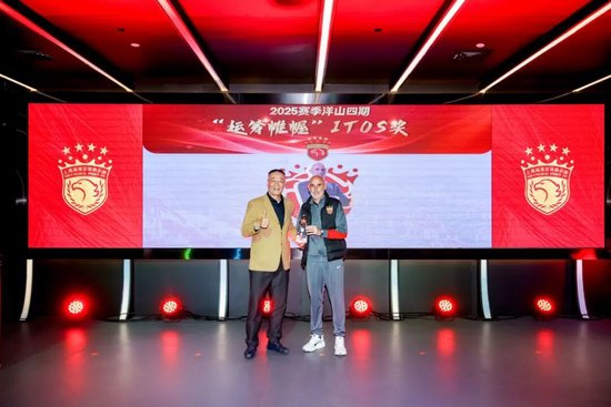 三连冠后启新程:海港2026赛季出征,武磊称承上启下,8新援亮相 三连冠后启新程:海港2026赛季出征,武磊称承上启下,8新援亮相