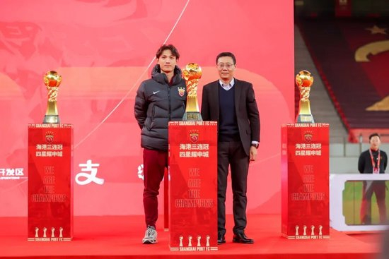 数据解码海港三连冠:20胜6平4负66分 颜骏凌500场徐根宝亲临授勋 数据解码海港三连冠:20胜6平4负66分 颜骏凌500场徐根宝亲临授勋