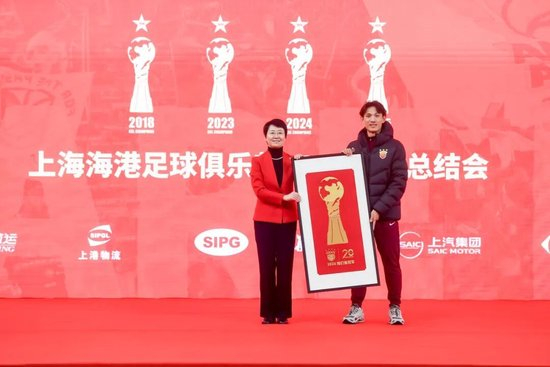 数据解码海港三连冠:20胜6平4负66分 颜骏凌500场徐根宝亲临授勋 数据解码海港三连冠:20胜6平4负66分 颜骏凌500场徐根宝亲临授勋
