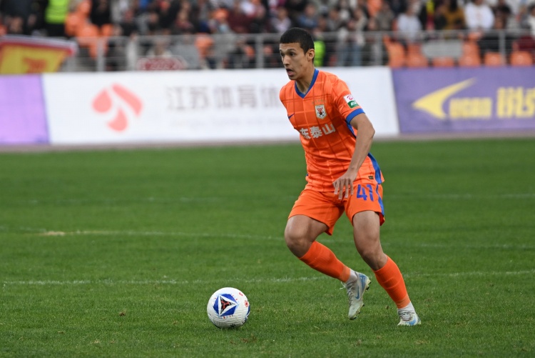 泰山3-3三镇:依木兰陈泽仕中场连线难救主,单场4丢球已成顽疾