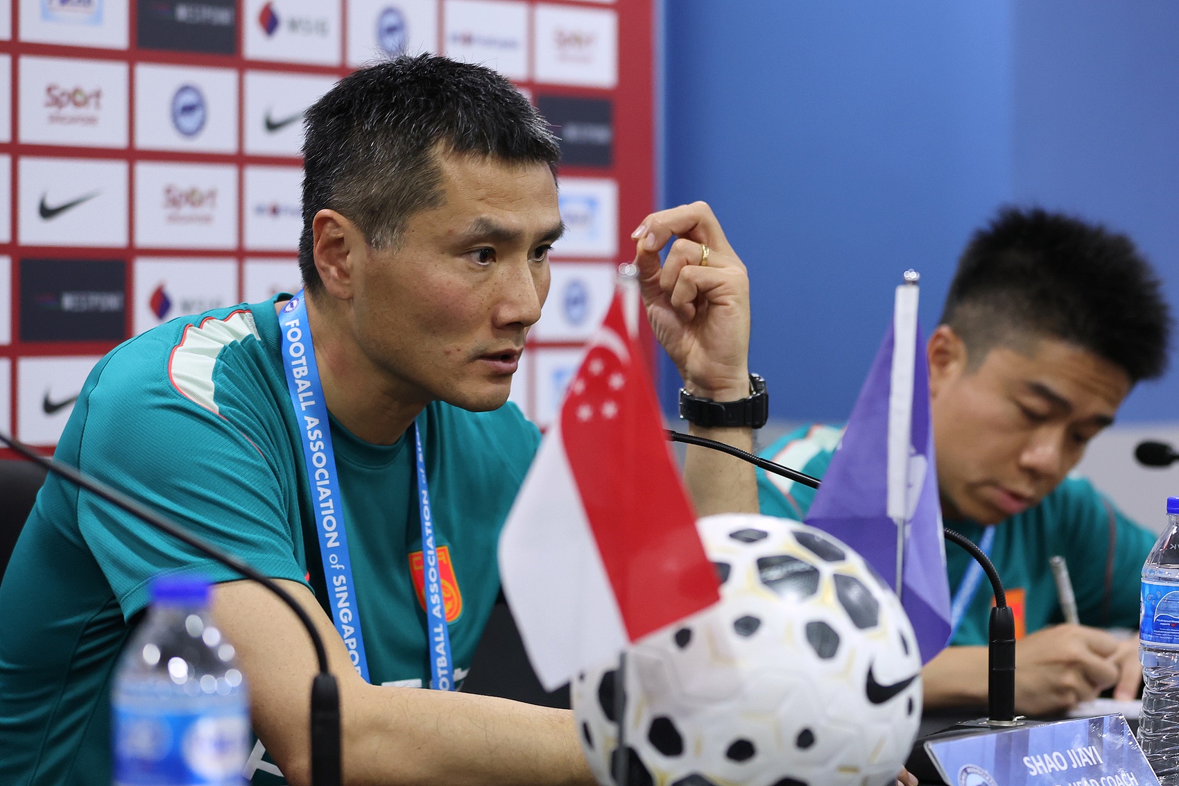 邵佳一:新加坡在走向强队 国足2-1客场取胜不易